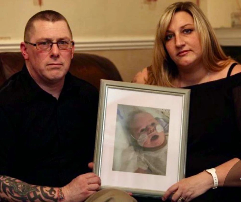 cha xăm hình con trai đã mất ảnh 1 cha xam hinh con trai da mat anh 1