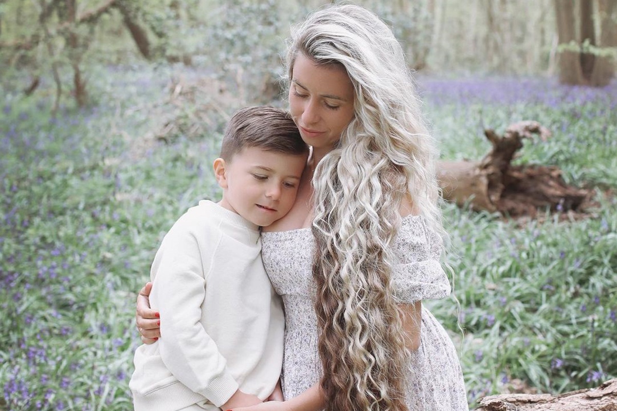 Trong giong cong chua Rapunzel nho mai toc dai hon 1 m hinh anh