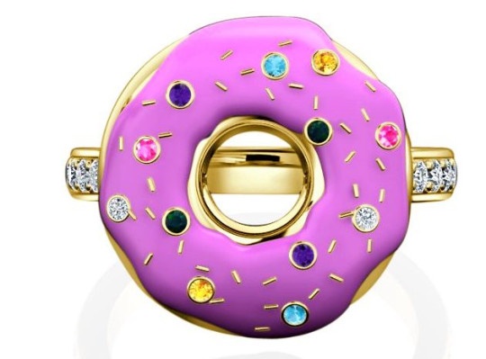 nhẫn cầu hôn hình bánh donut ảnh 2 nhan cau hon hinh banh donut anh 2