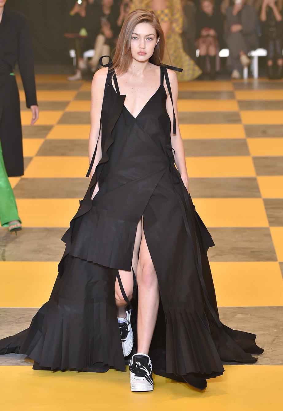 nguoi mau di catwalk luc mang thai anh 2