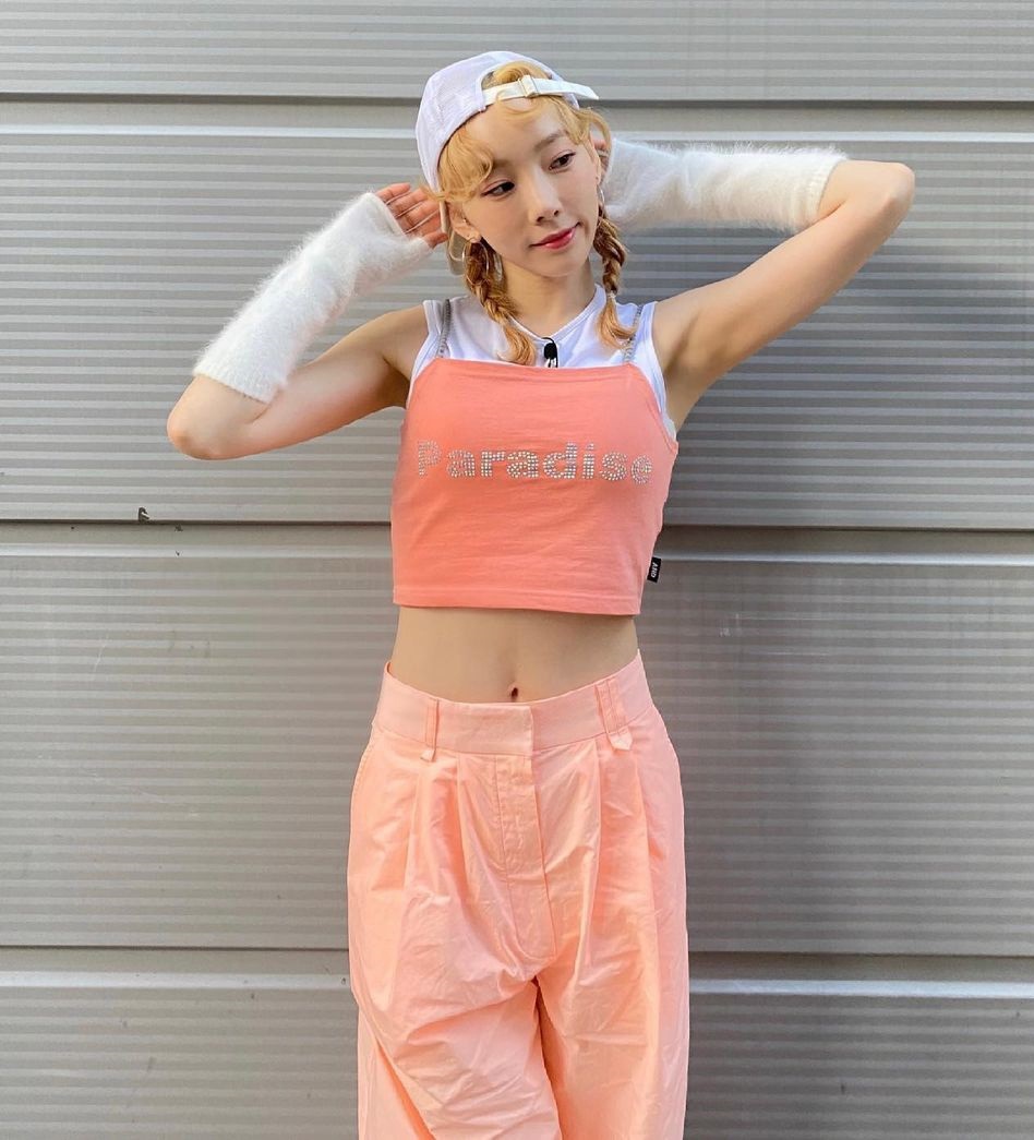 Taeyeon khoe eo thon anh 2