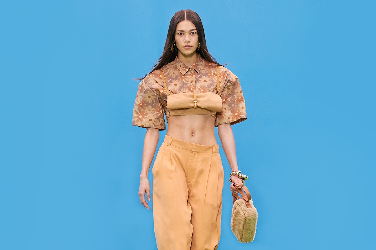 Nguoi mau goc Viet khoe co bung tren san dien hinh anh