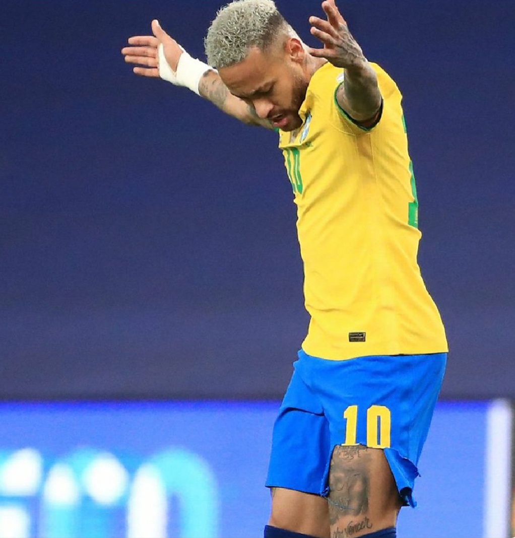 Neymar bị rách quần ảnh 1 Neymar bi rach quan anh 1