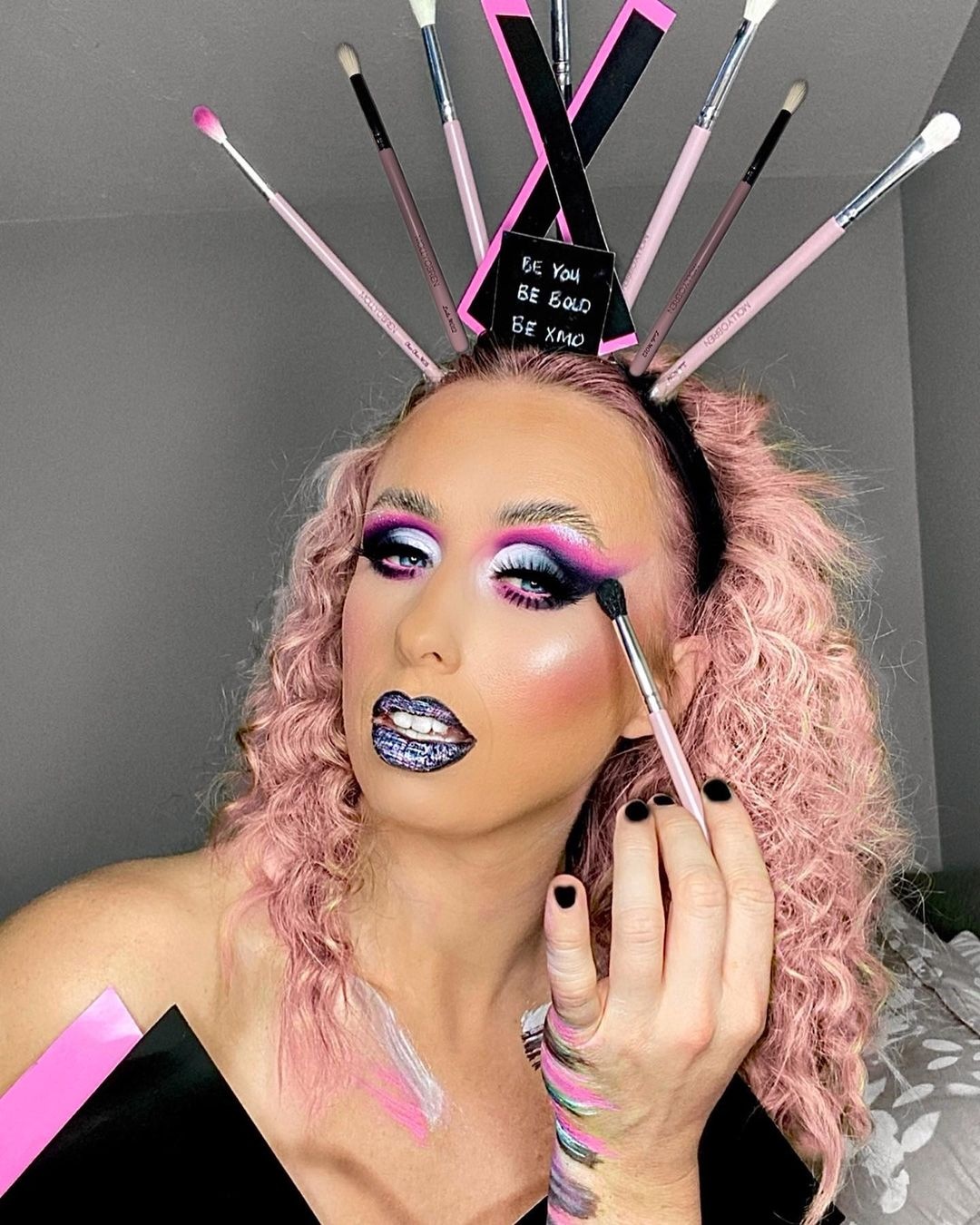 hoa trang giong nhan vat noi tieng anh 5