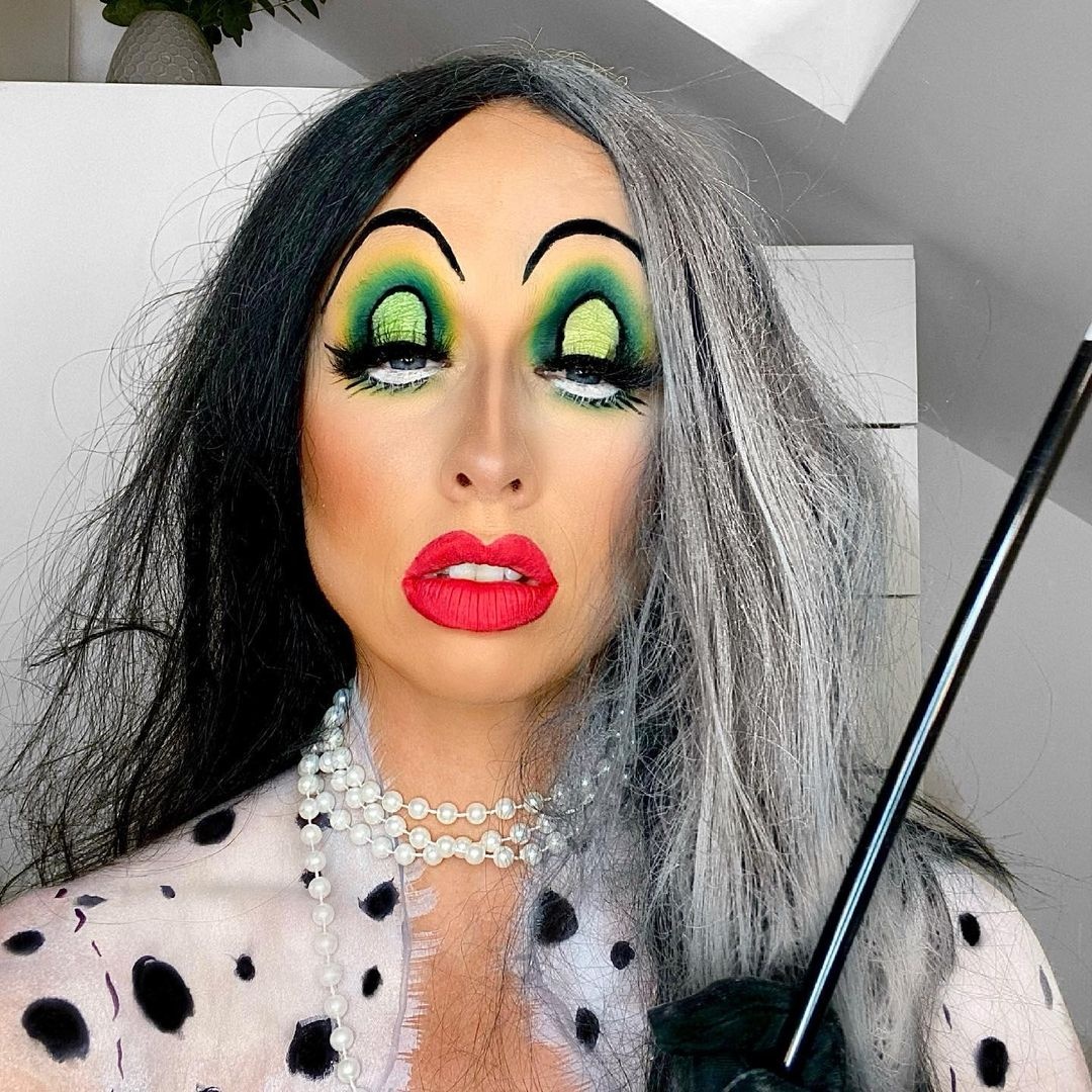 hoa trang giong nhan vat noi tieng anh 7