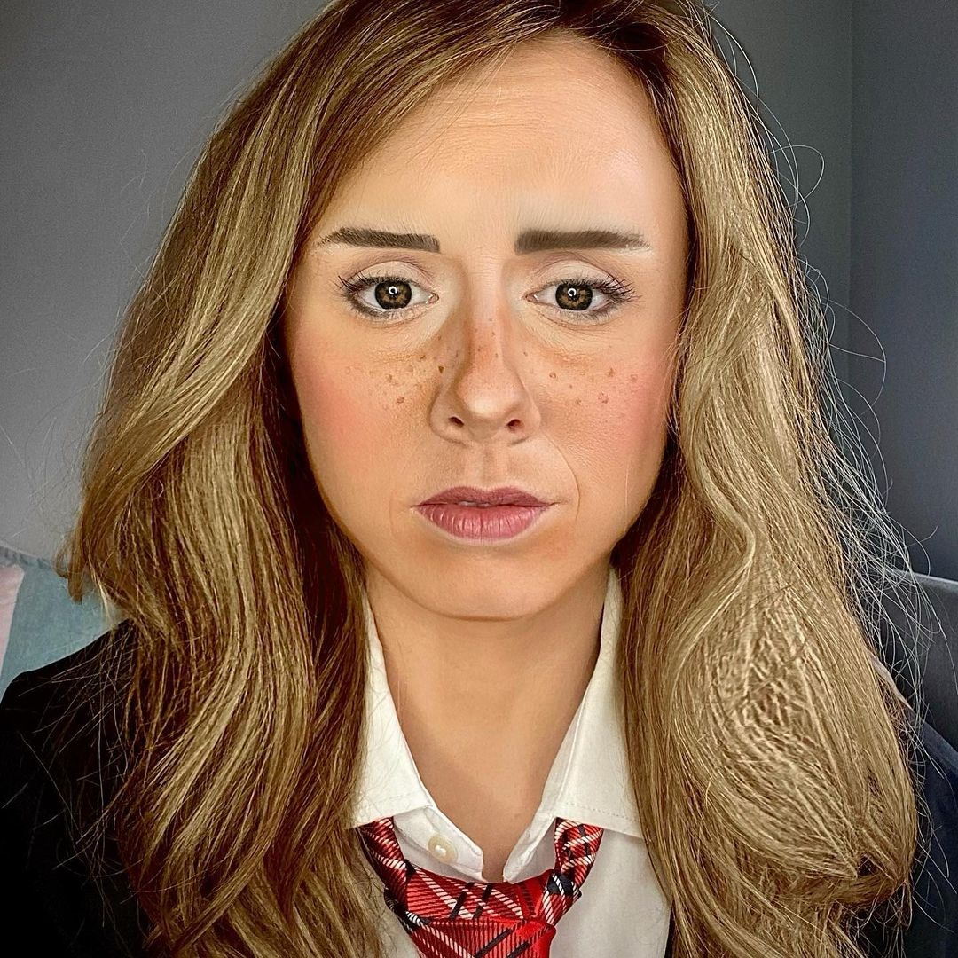 hoa trang giong nhan vat noi tieng anh 4