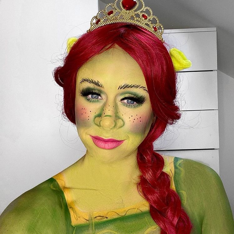 hoa trang giong nhan vat noi tieng anh 8