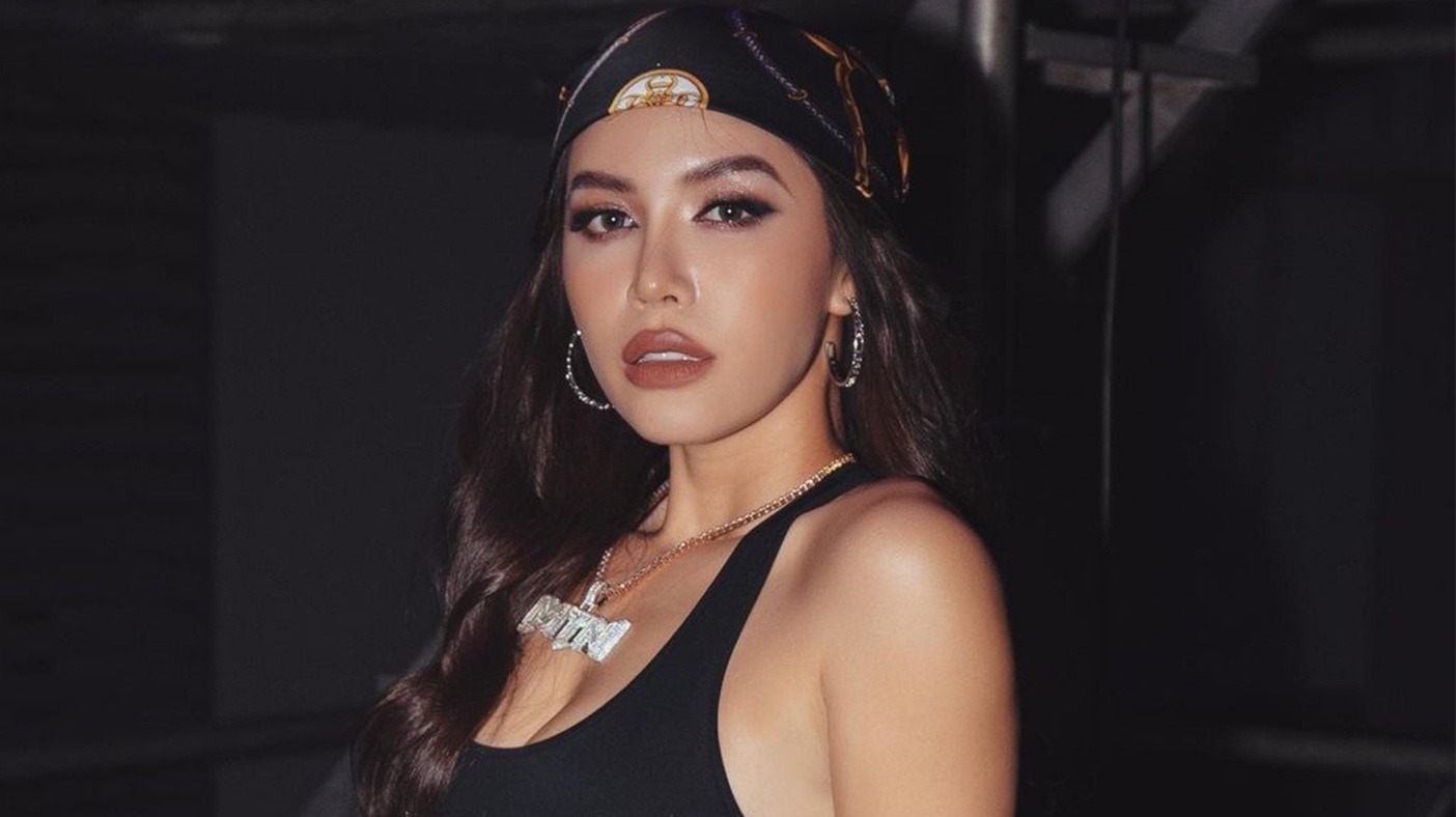 Nguoi mau Viet catwalk tai nha hinh anh