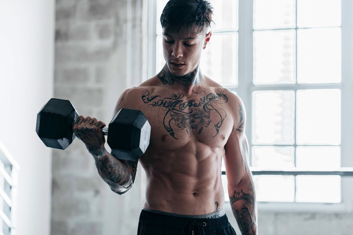 Cach giup dan ong co canh tay san chac hinh anh