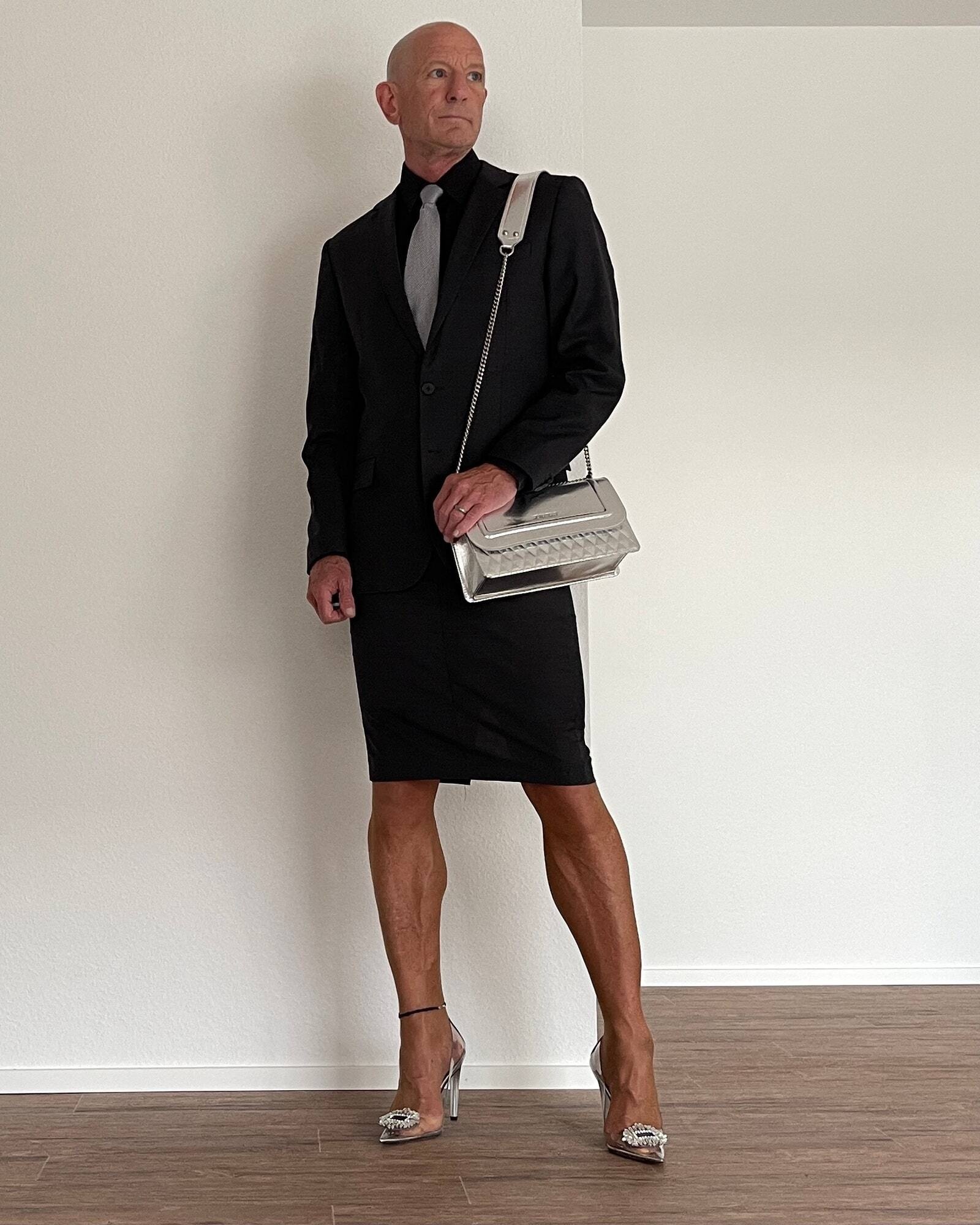 nguoi dan ong thich mang giay cao got anh 1