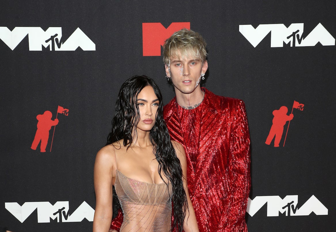 dan sao goi cam voi trang phuc xuyen thau anh 5