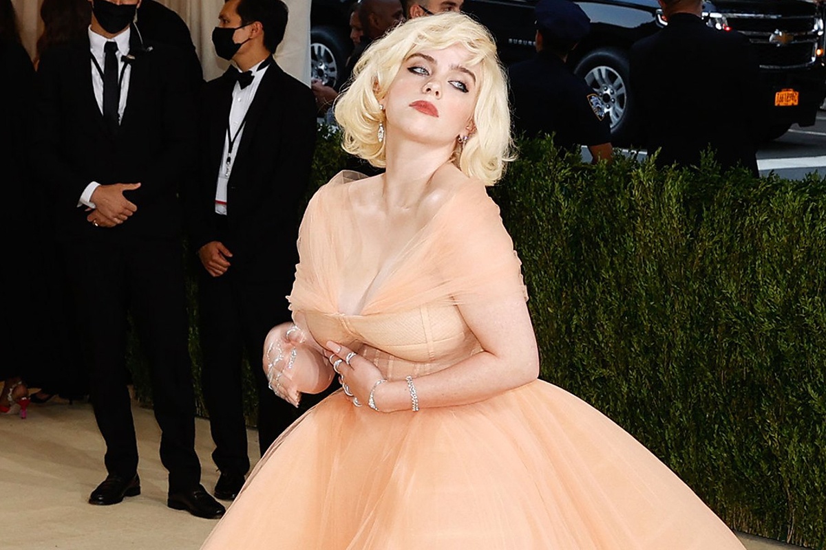 Khi sao nu mac giong Marilyn Monroe hinh anh