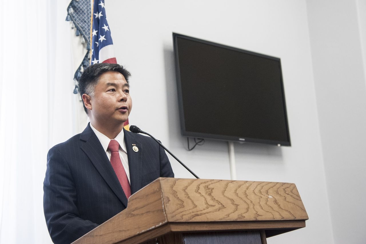 Cuoc chien cam dien thoai ma hoa nong len tai My hinh anh