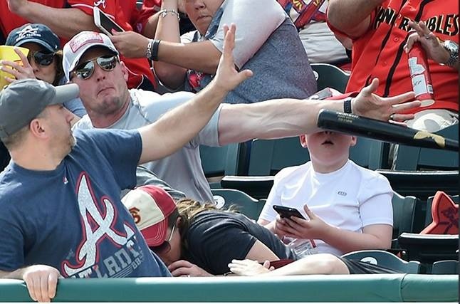 Buc anh ong bo do gay cho con trai thanh hien tuong mang hinh anh