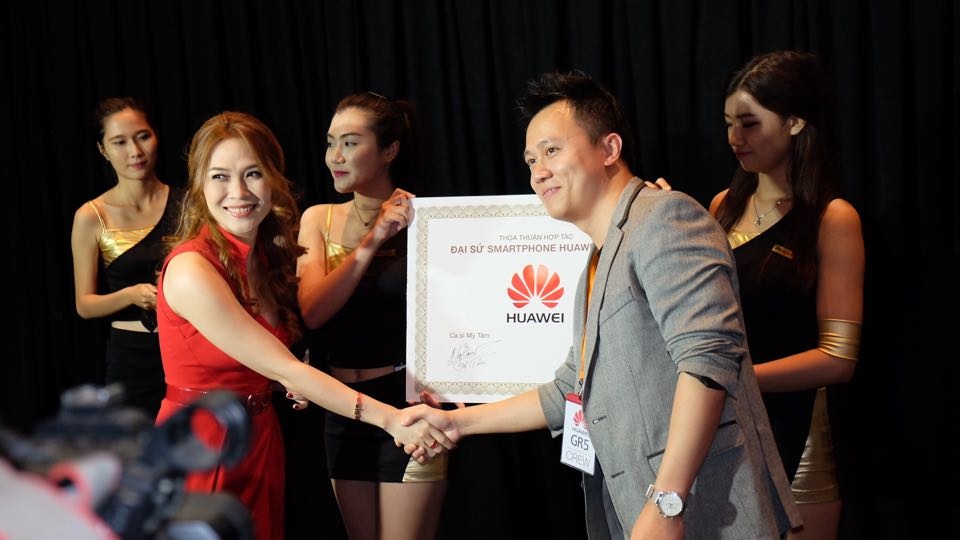 Huawei trinh lang di dong cam bien van tay tam trung o VN hinh anh