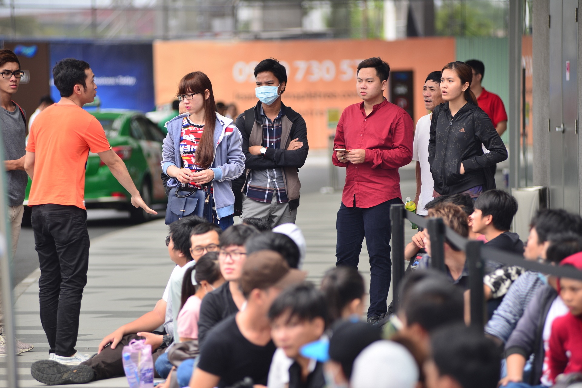 Xep hang mua Galaxy S7 anh 6