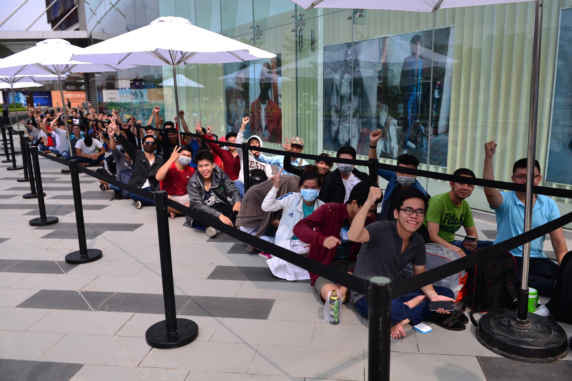 Xep hang mua Galaxy S7 anh 8