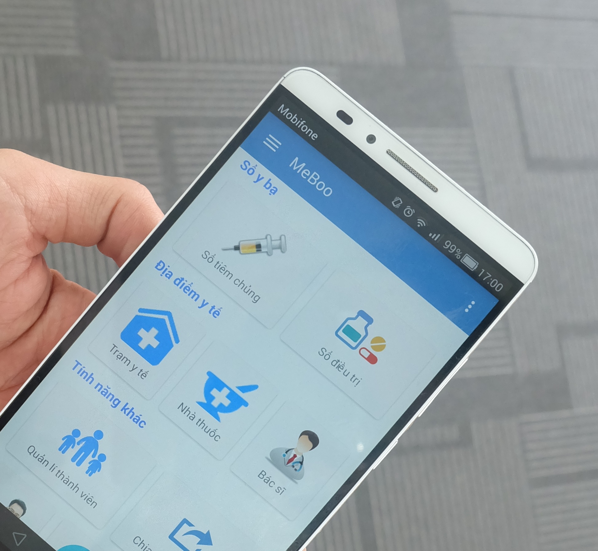 4 chang 9x bo tien tui nuoi ung dung y ba tren dien thoai hinh anh