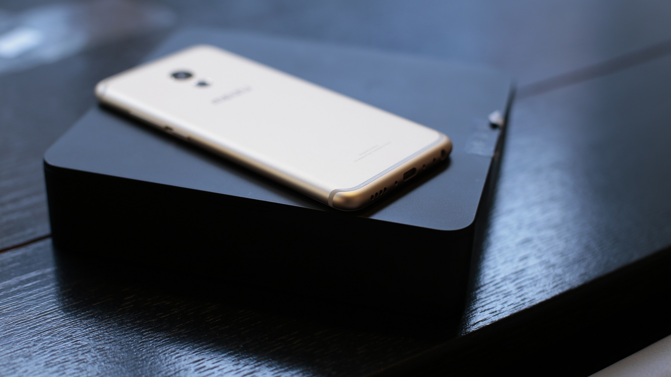 Meizu Pro 6 ra mat, chip 10 nhan, thiet ke don dau iPhone 7 hinh anh