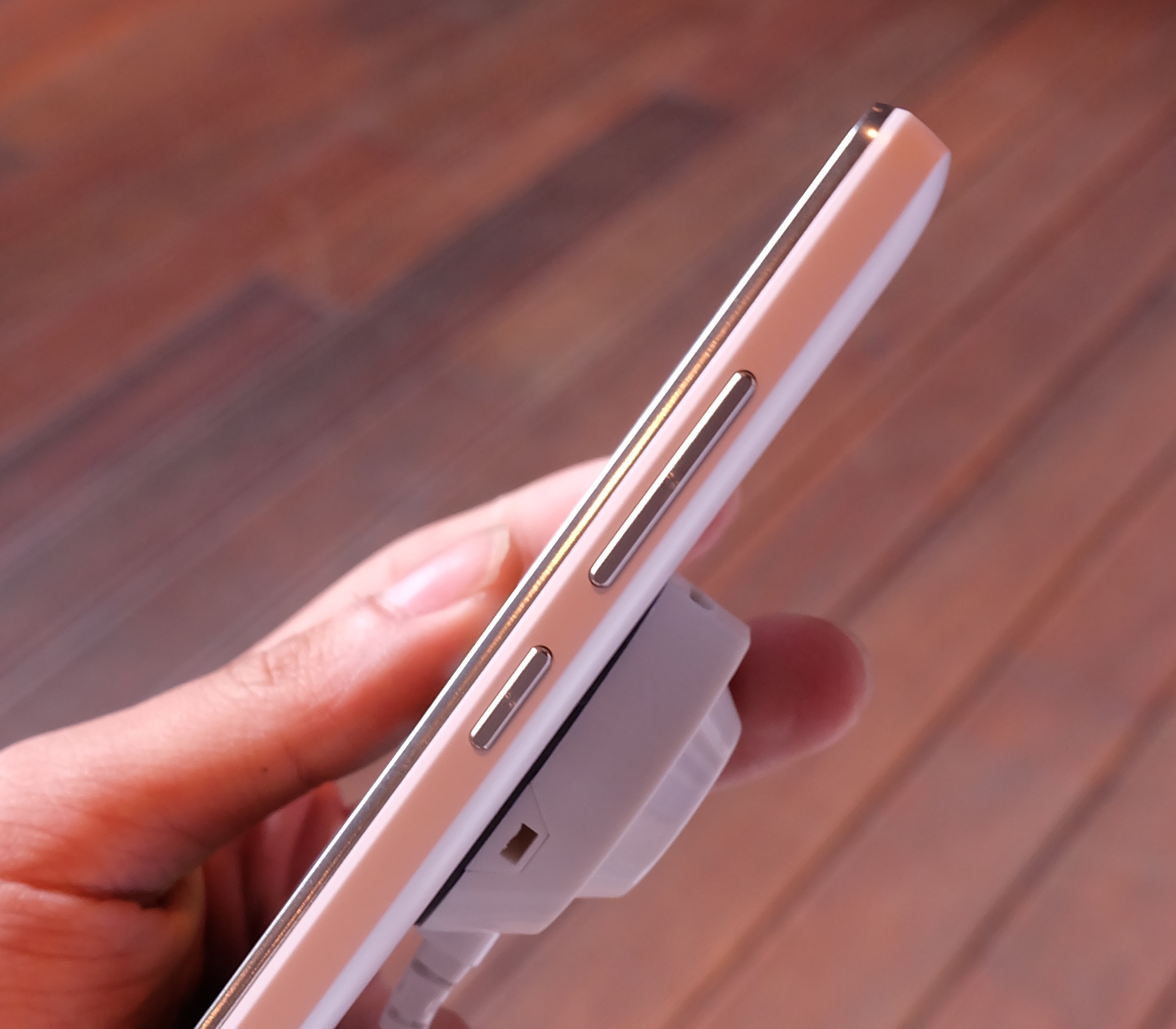 ra mat Neffos C5 anh 5