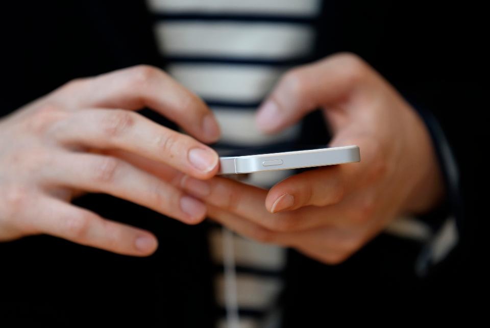 Apple du doan iPhone co tuoi tho 3 nam hinh anh