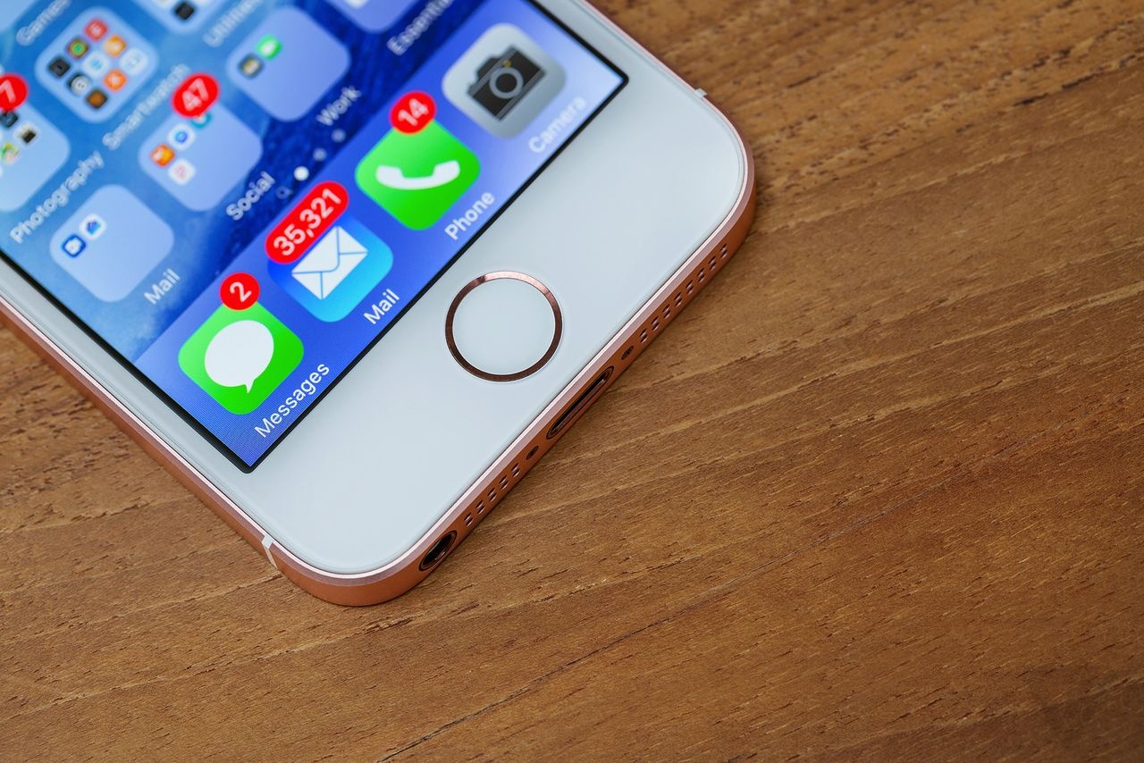 Nguoi dung mo khoa iPhone trung binh 80 lan moi ngay hinh anh