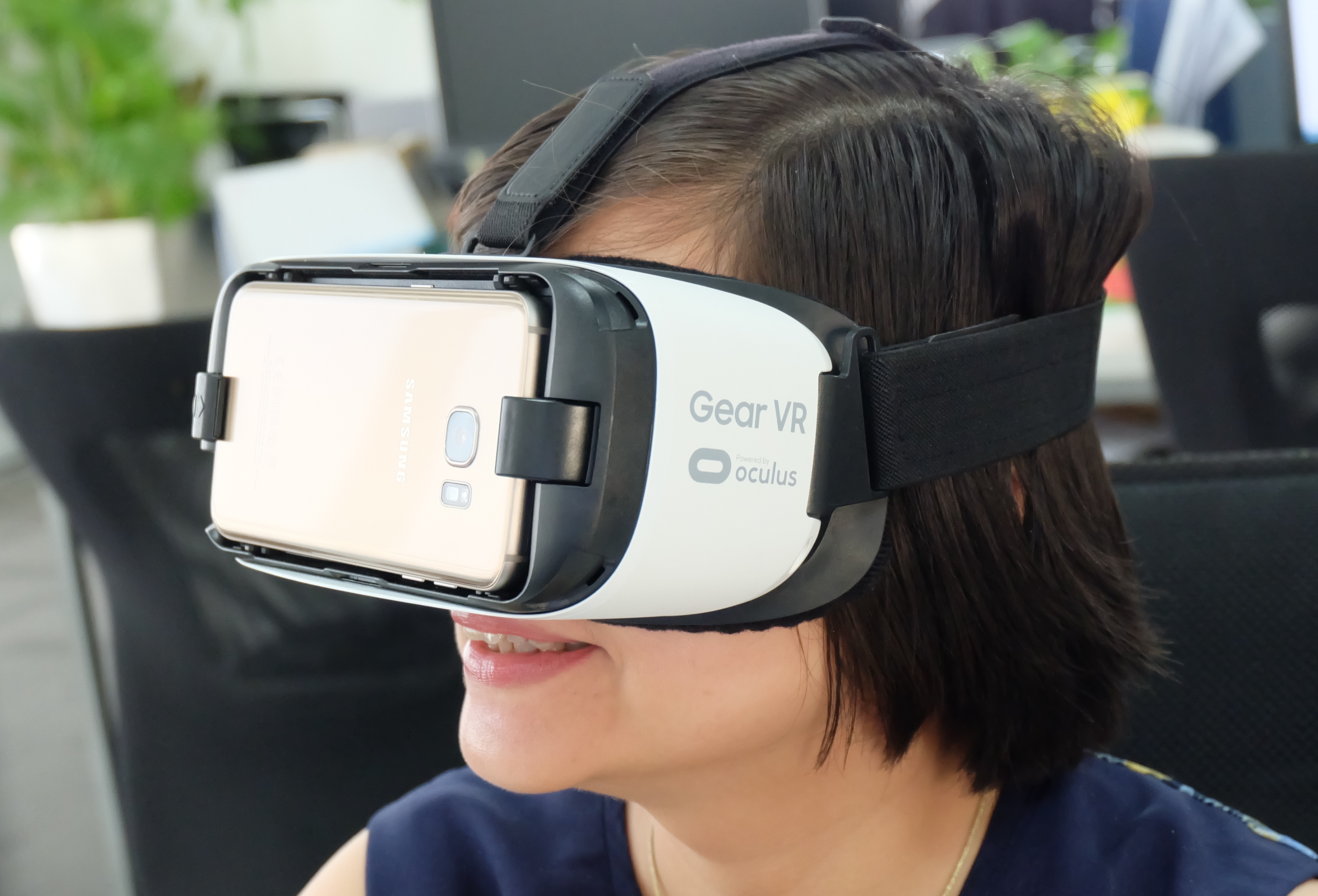 Dung thu kinh thuc te ao Gear VR hinh anh