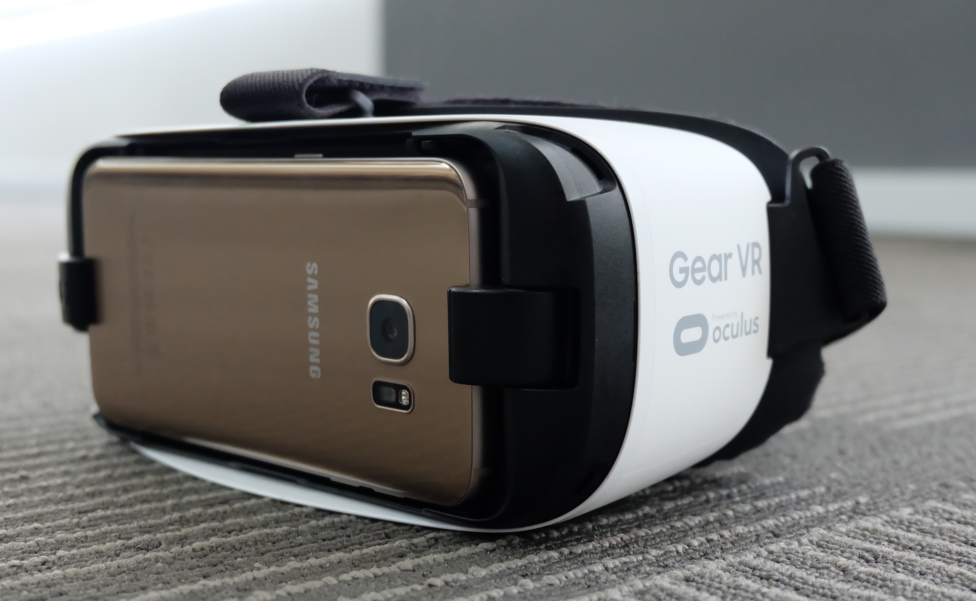 Danh gia Samsung Gear VR anh 1