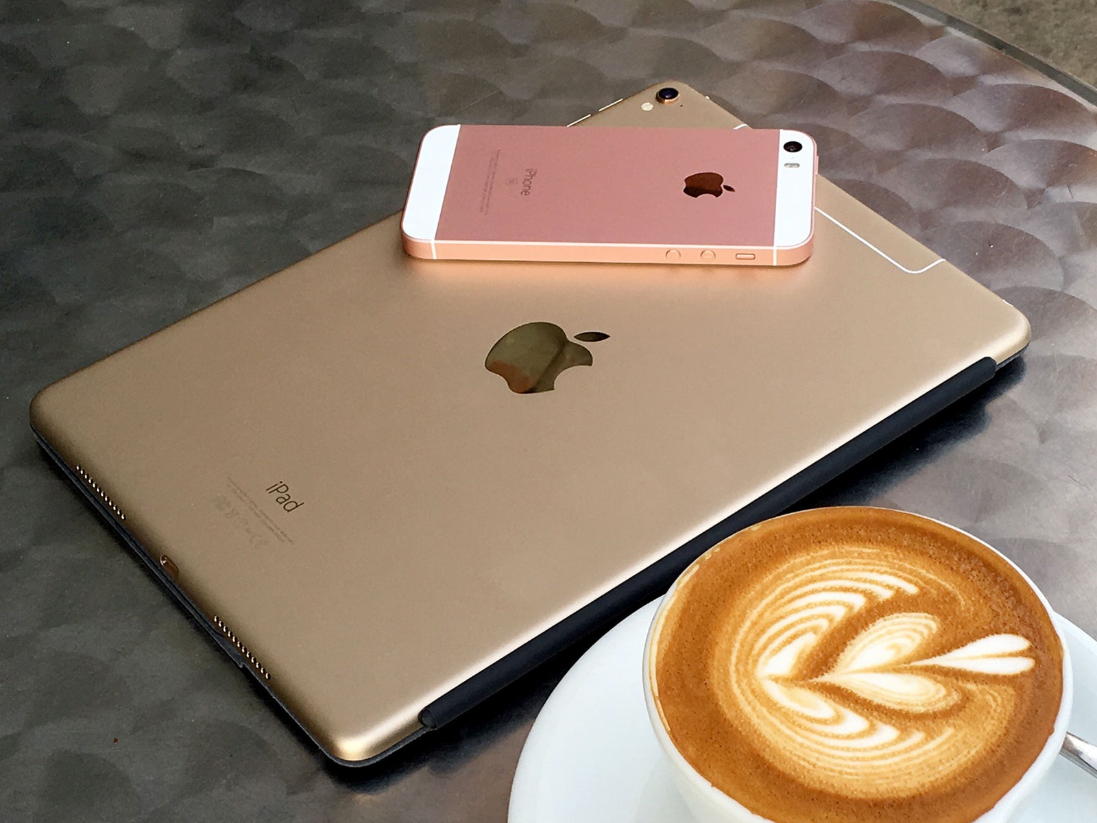 Gia iPhone SE chinh hang tu 11,6 trieu dong hinh anh