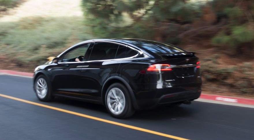 Volvo: 'Cong nghe tu lai cua Tesla chi la hoc doi' hinh anh