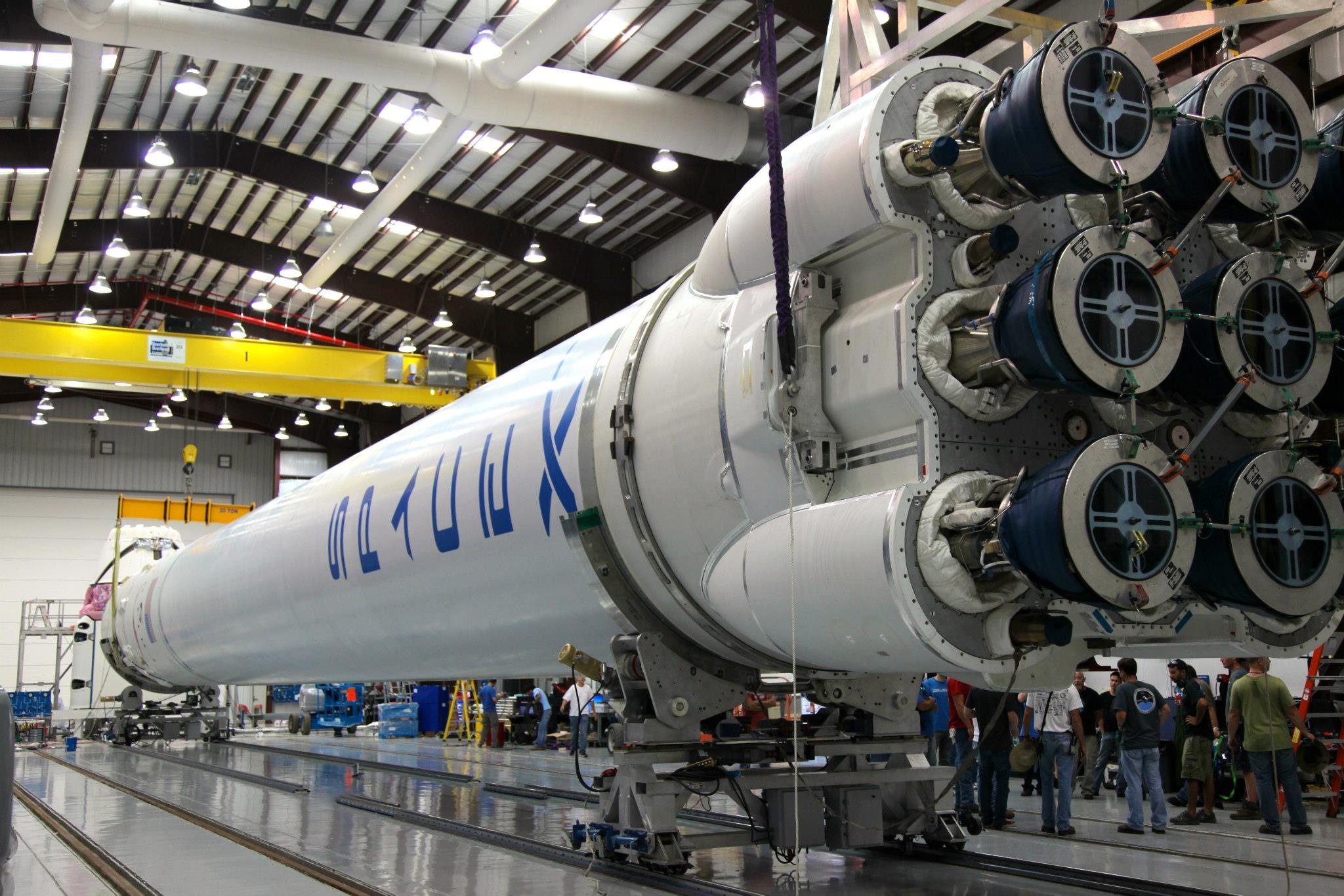 SpaceX nang cap tai trong ten lua Falcon len Hoa tinh hinh anh