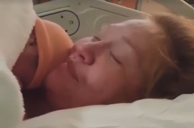 Live video sinh con tren Facebook hinh anh