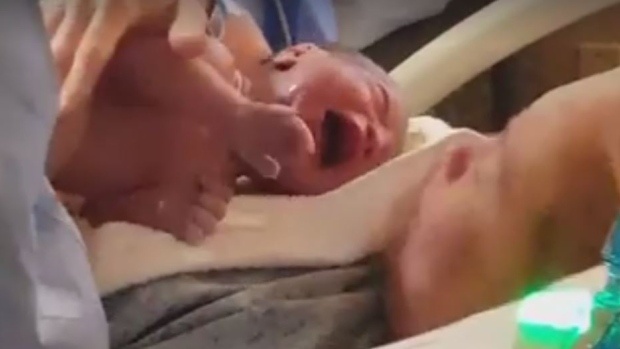 truc tiep video sinh con tren Facebook anh 1