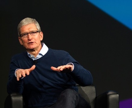 Tim Cook thua nhan gia iPhone cao hinh anh