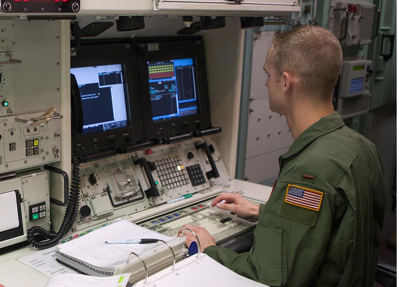 Co quan vu khi hat nhan My van dung may tinh IBM doi dau hinh anh