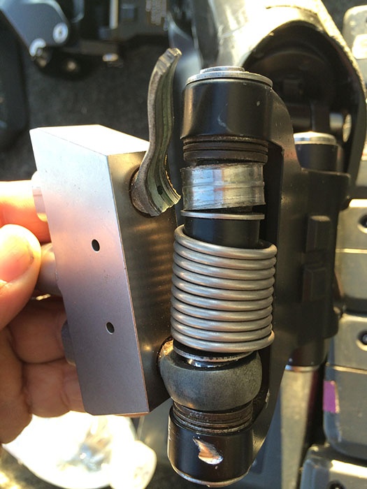 lam hong may quay 75.000 USD anh 1