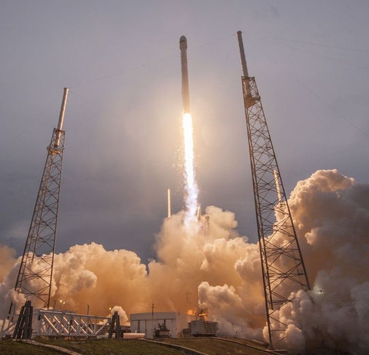 Elon Musk den Lau Nam goc ban ve bo ao Ironman hinh anh