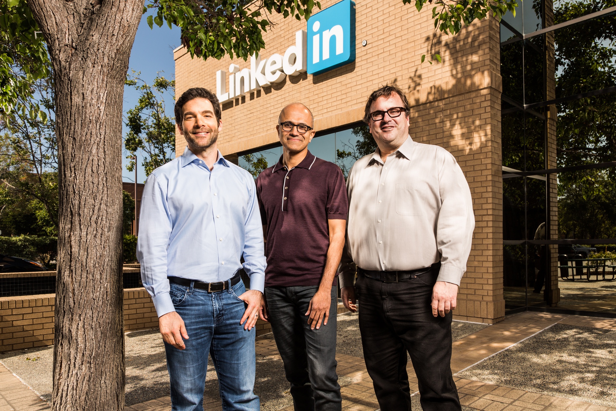 Microsoft mua lai LinkedIn voi gia 26,2 ty USD hinh anh