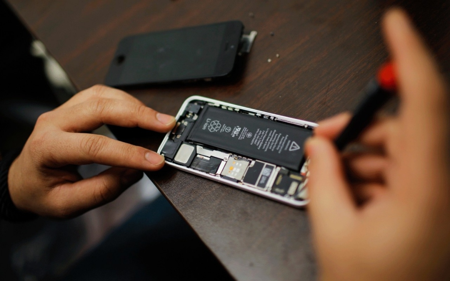 iPhone khong the roi xa Trung Quoc hinh anh