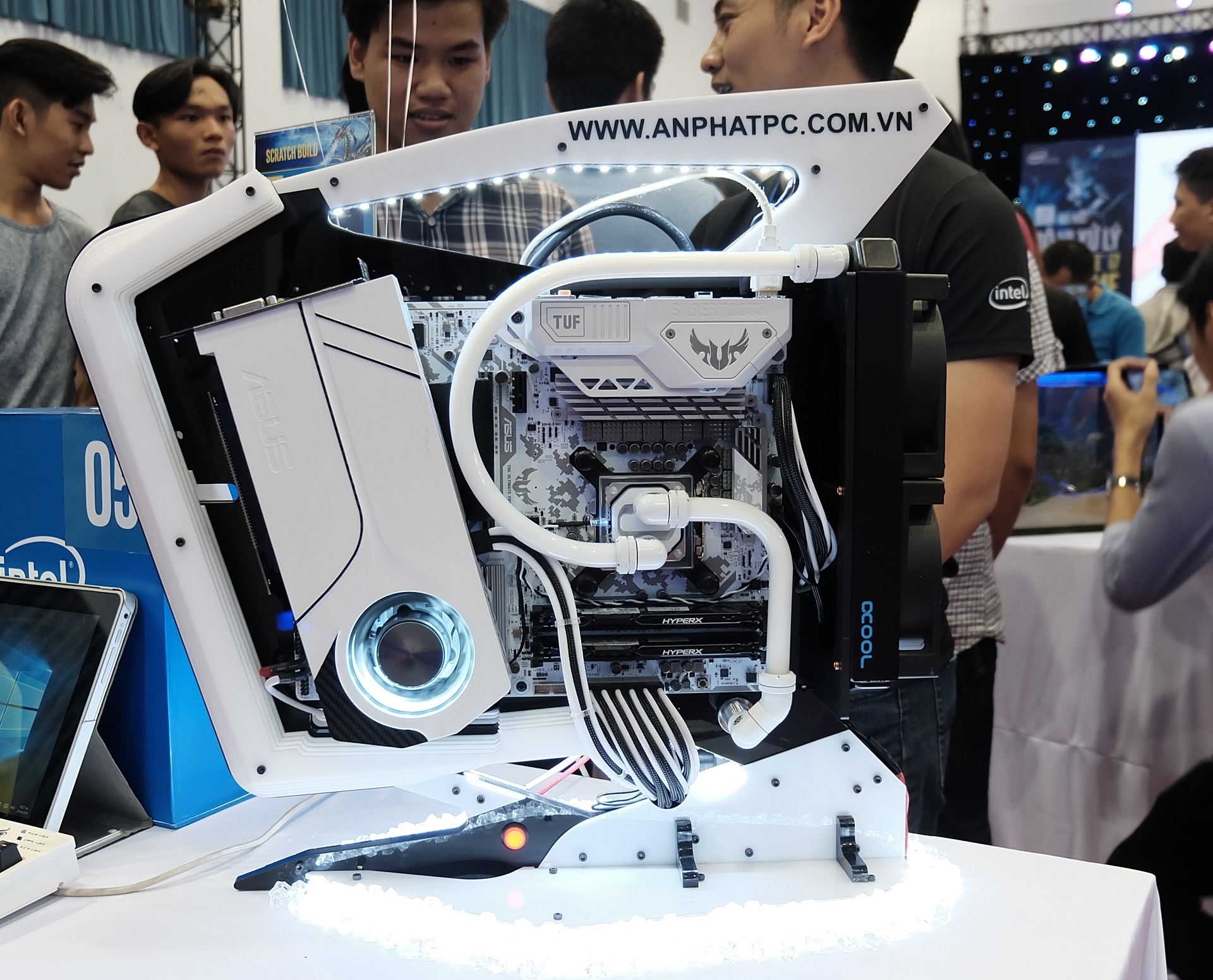 Case may tinh do o Sai Gon anh 6