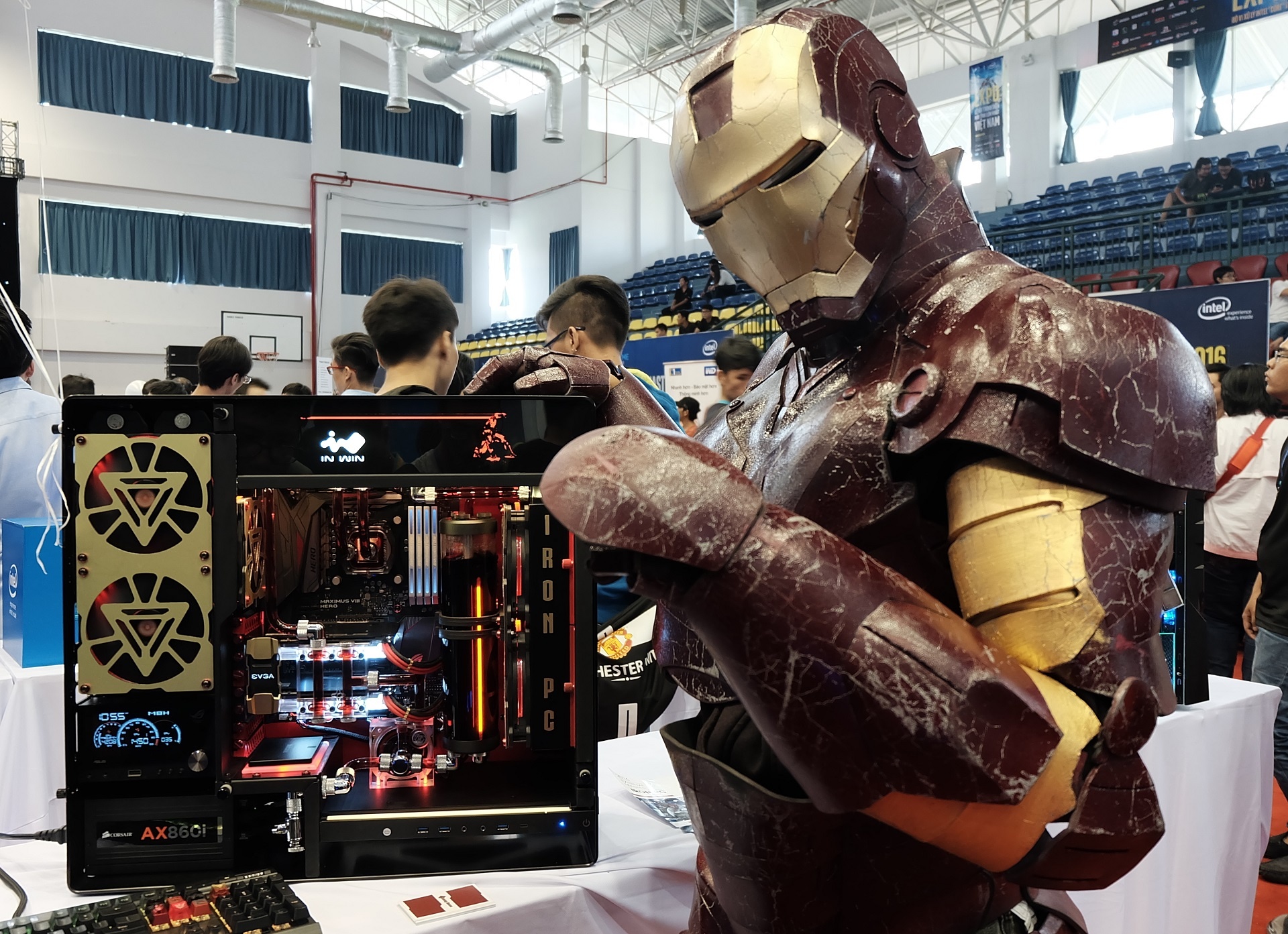 Nhung bo case may tinh do la o Sai Gon hinh anh