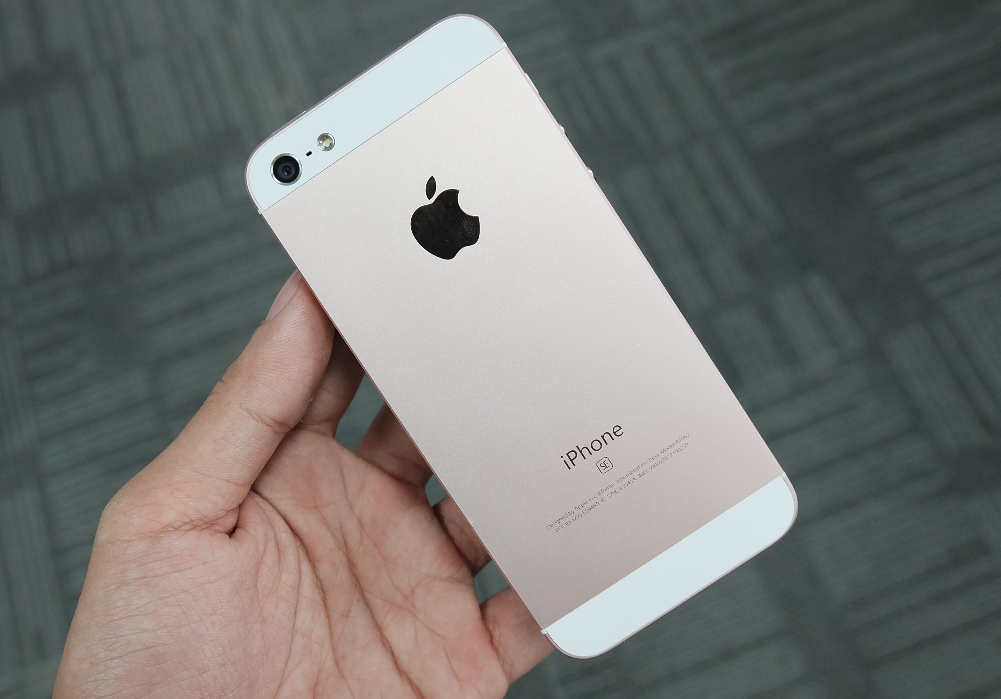 iPhone SE ruot iPhone 5 tran ngap o Sai Gon hinh anh