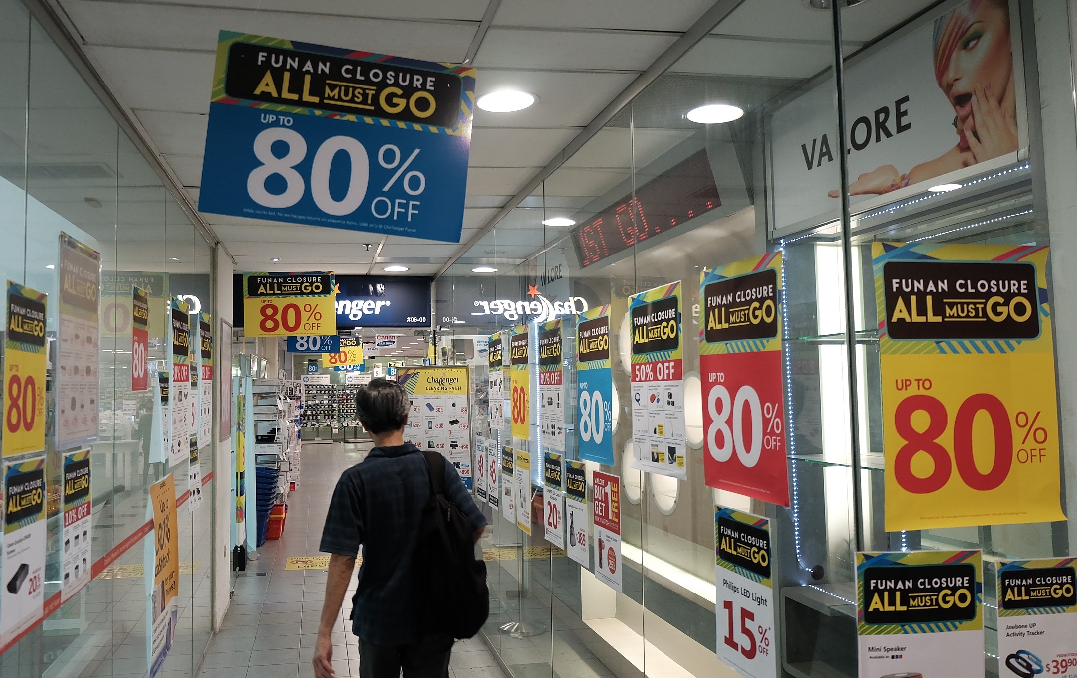 Sieu thi cong nghe Funan dong cua anh 2