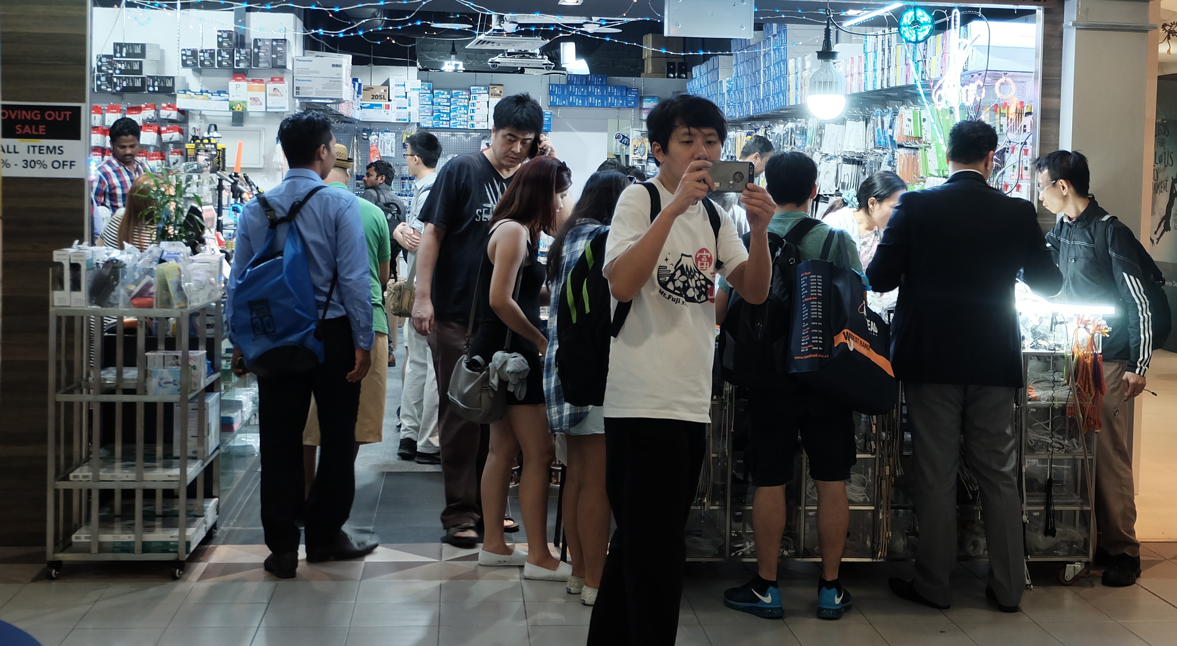 Sieu thi cong nghe Funan dong cua anh 11