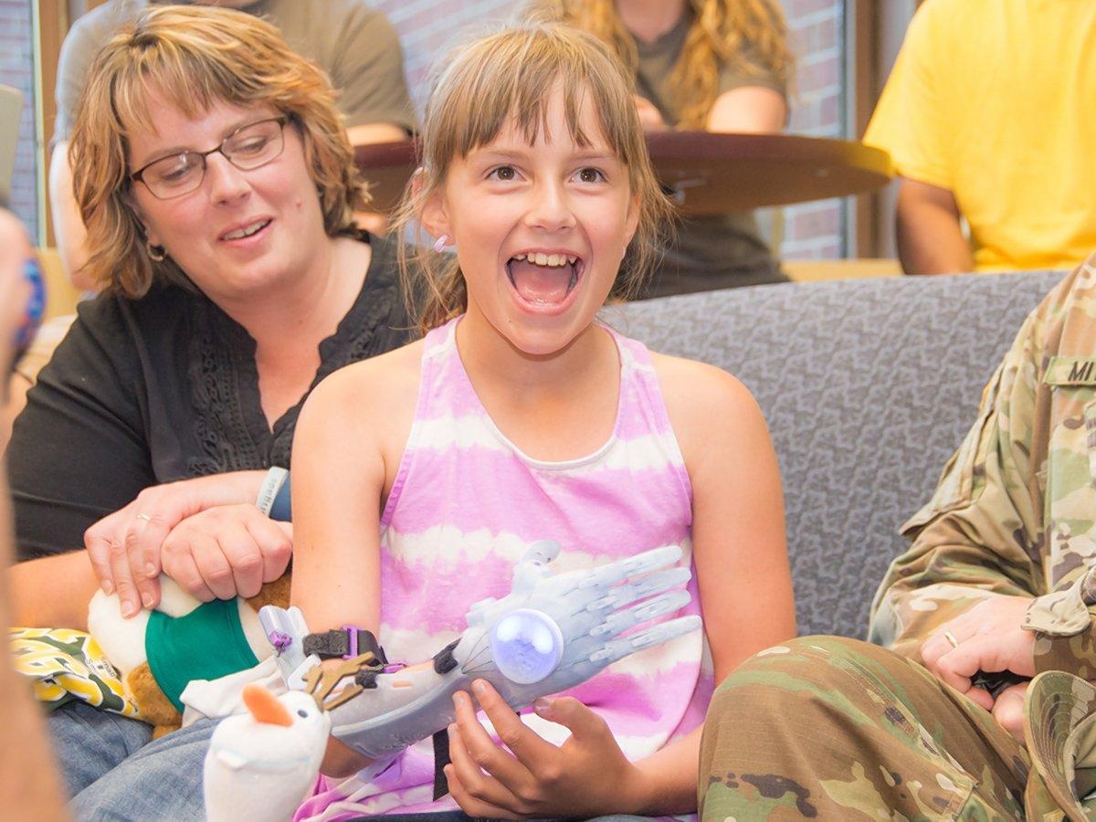 máy in tay giả phong cách Frozen ảnh 1 may in tay gia phong cach Frozen anh 1