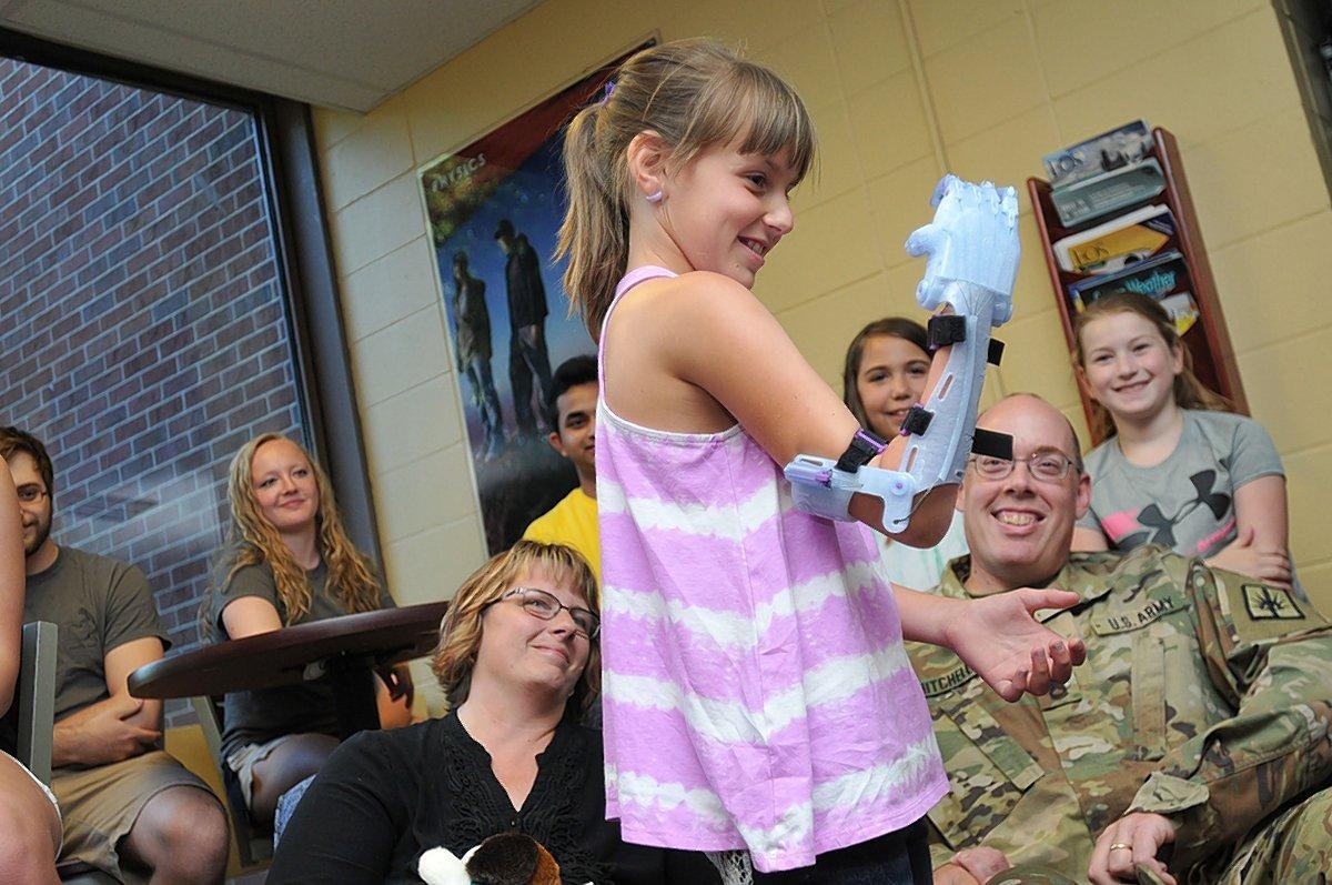 máy in tay giả phong cách Frozen ảnh 2 may in tay gia phong cach Frozen anh 2