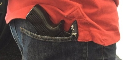 Bi bat vi mang vo iPhone hinh khau sung hinh anh