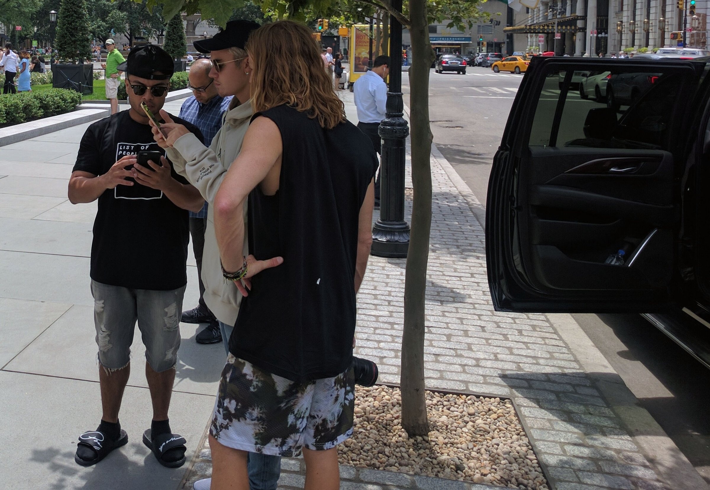 Justin Bieber bi bat gap choi Pokemon Go hinh anh