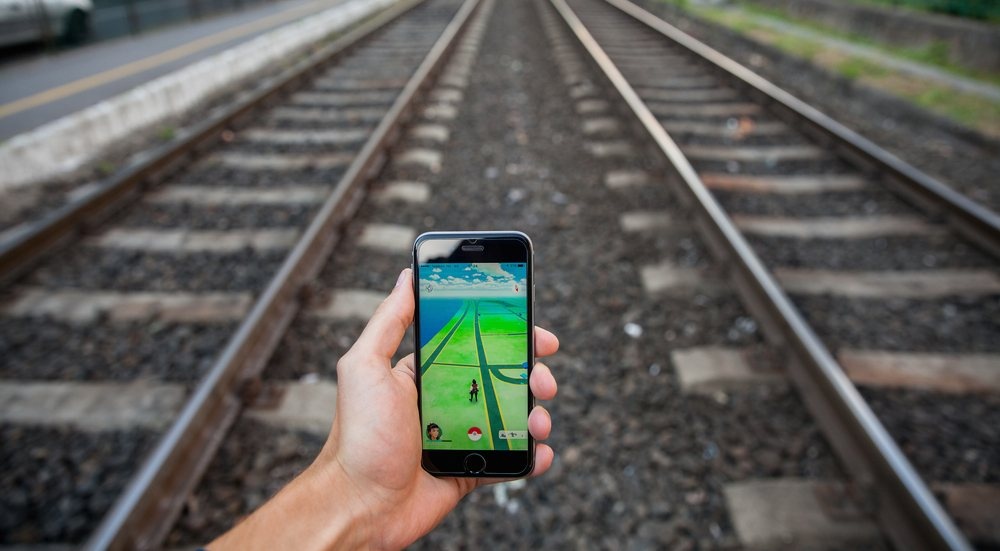 Nhieu vu tai nan, cuop giat khi choi Pokemon Go hinh anh