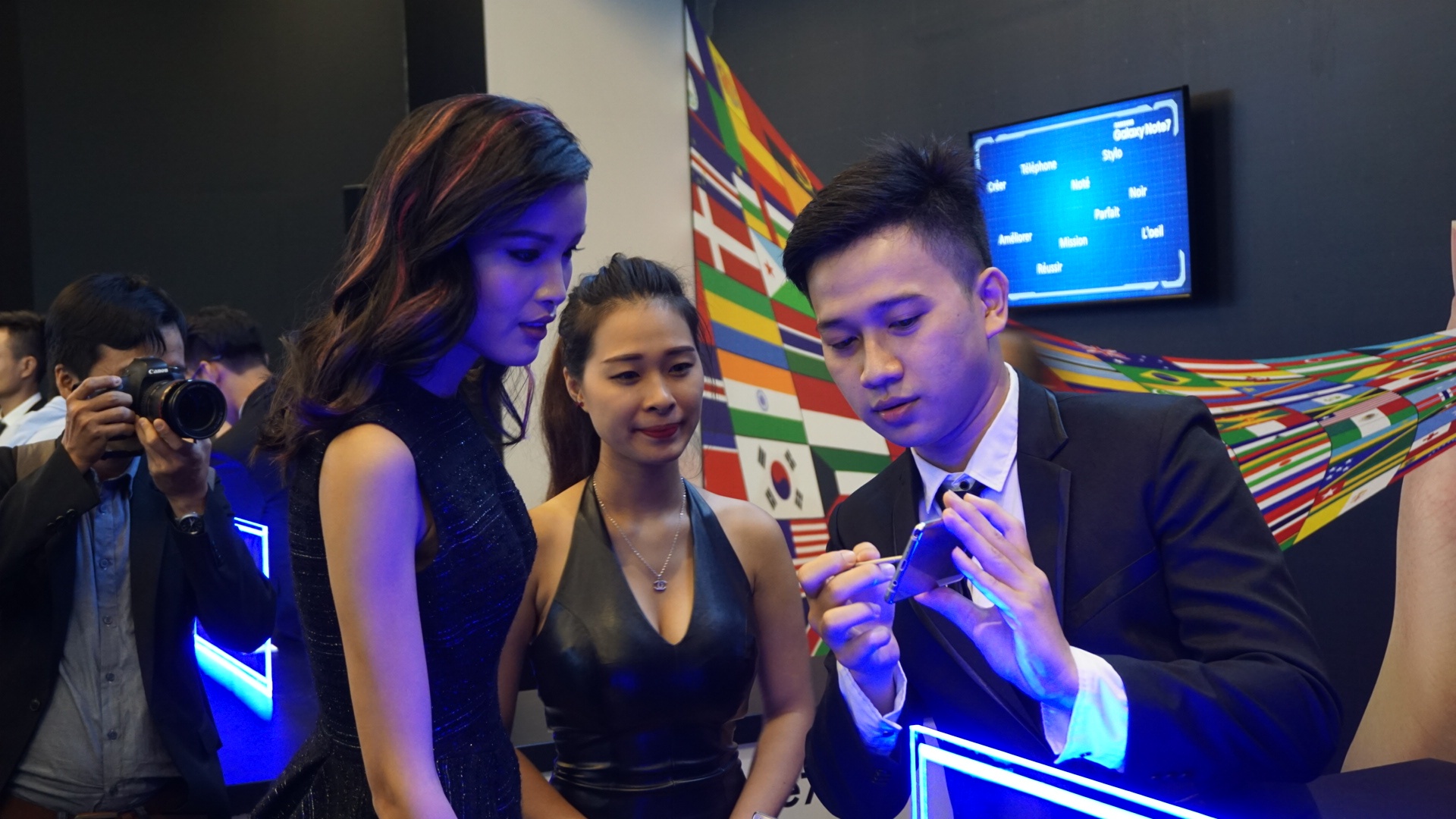 Note 7 chay hang anh 2